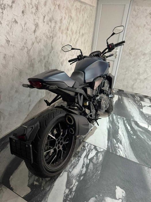 Honda CB1000R Black Edition Fop