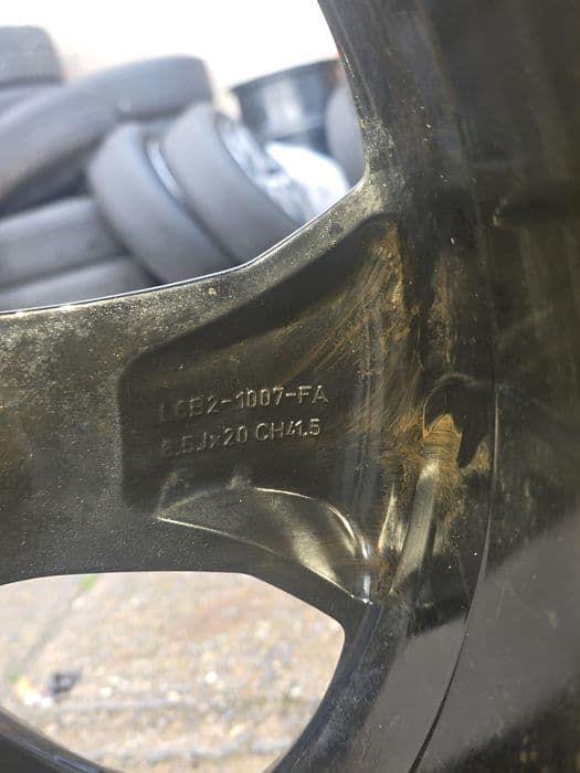 Jante. Land Rover Defender  R20