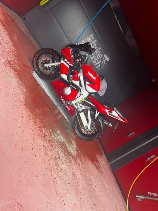 Dezmembrez Yamaha R6 2002