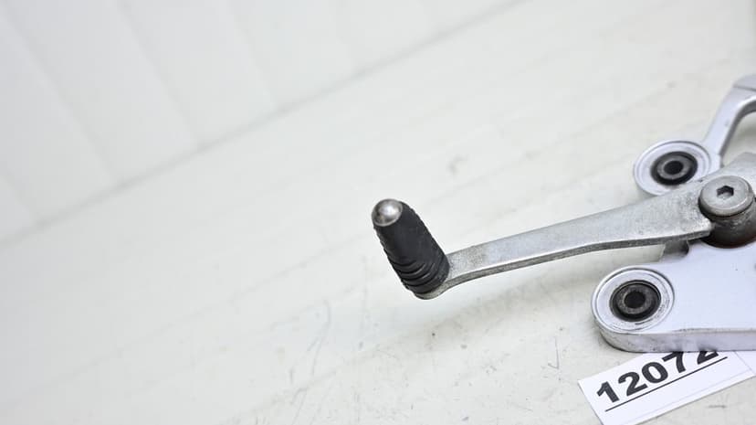 Suport Scarita Fata Stanga Cu Pedala Schimbator Yamaha FZ6 2004 - 2009