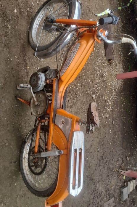 Vând moped motobecan