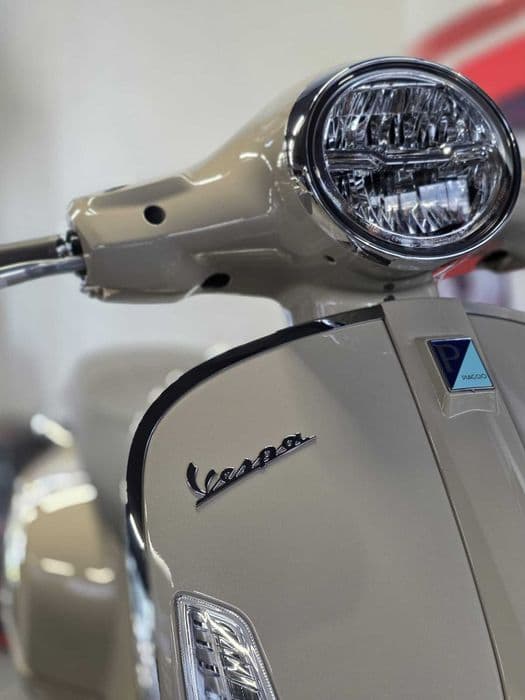 Scuter Piaggio Vespa GTS 125  Permis Categoria B RATE  Moto Bike Shop