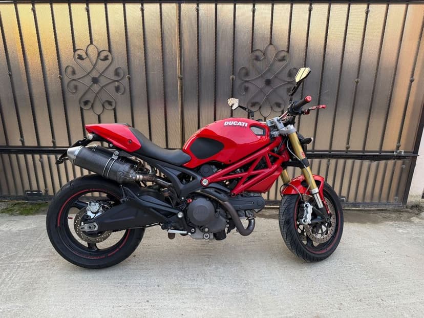 Ducati monster 696/An 2011 noiembrie/Km:29100/Adusa recent