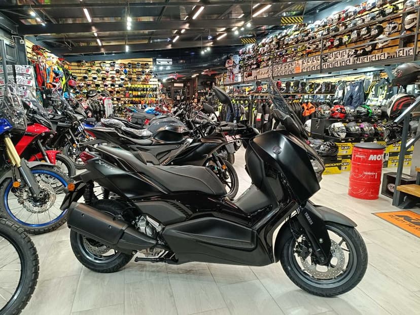 Yamaha XMax 300 TechMax nou PROMO-  prin EST BIKE Campina