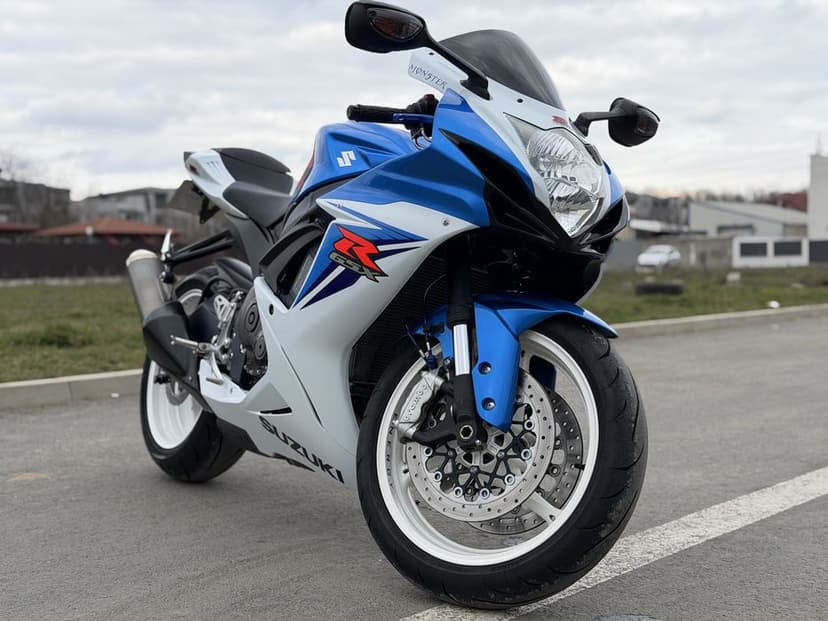 Suzuki GSXR 600 2011 27000 km stare TOP full stock istoric complet