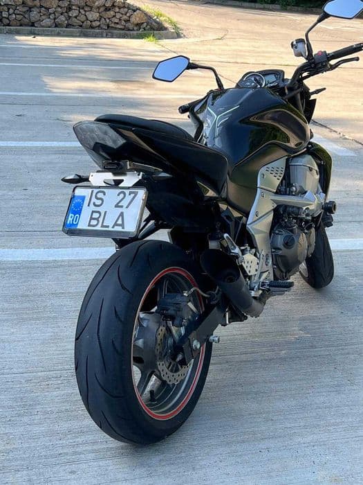 Kawasaki Z750 motocicleta personala