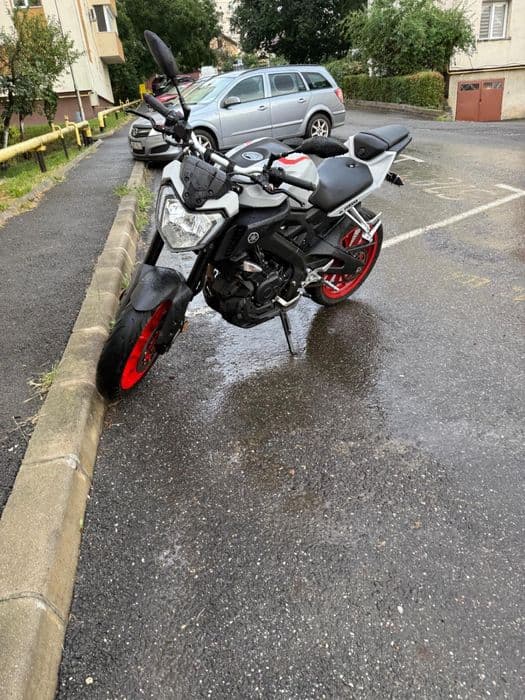 Motocicleta Yamaha MT125