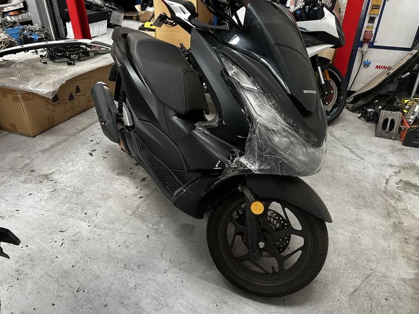 Honda PCX 125 usor avariat 2021