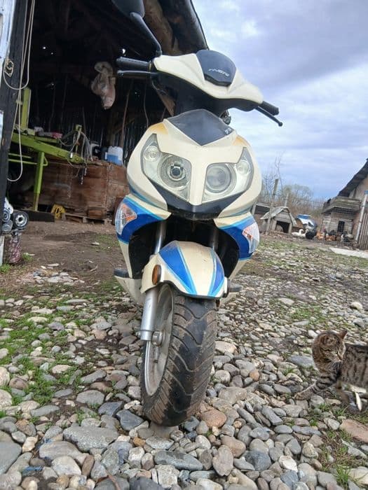 Vând sau schimb scuter