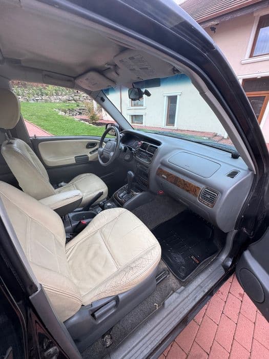 Vând Suzuki Grand Vitara, motor 2.0 benzină,