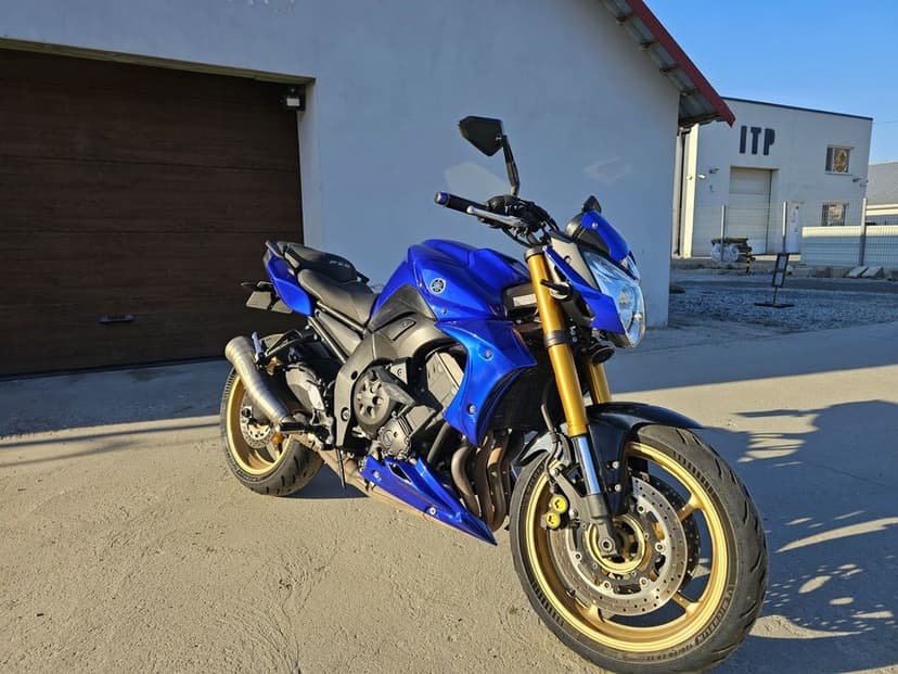 Yamaha FZ8, an 2010, evacuare LeoVince GP Pro, șa bagster