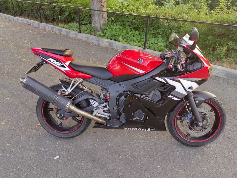 Vând sau schimb Yamaha yzf r6