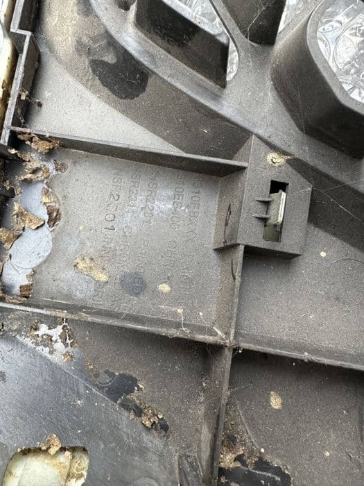 Grila centrala bara fata Nissan Navara