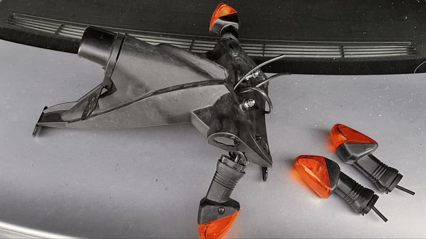 Suport numar kawasaki z750….Stop suzuki GsxR 2006