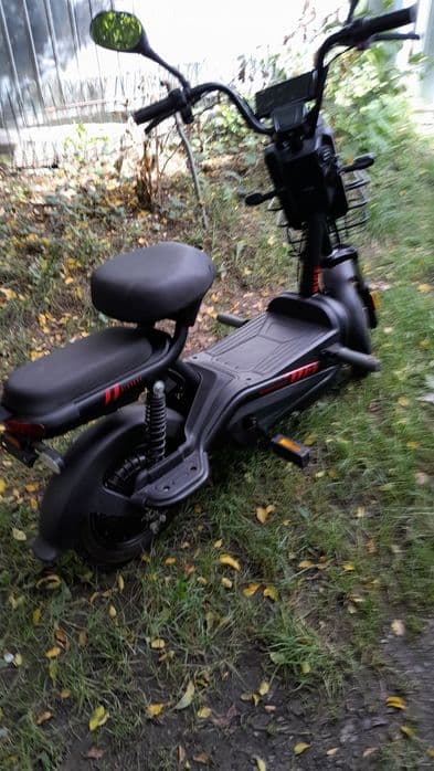 Scuter electric YZ-negru