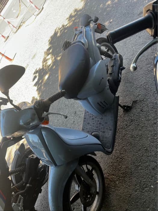 Scuter Aprilia Scarabeo