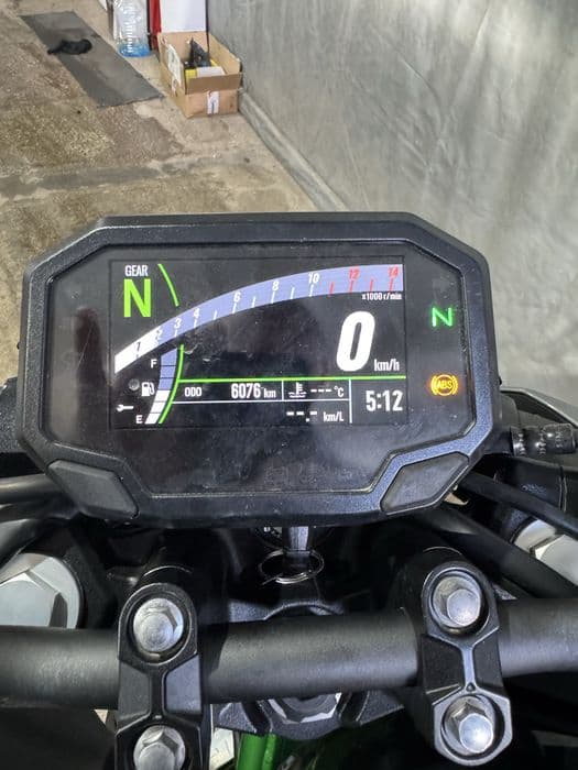 Kawasaki Z500 an 2025 Avariat