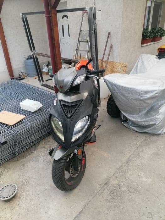 Vând  scuter Explorer, Generic, Peugeot Kisbee injecție 49cc detin CI