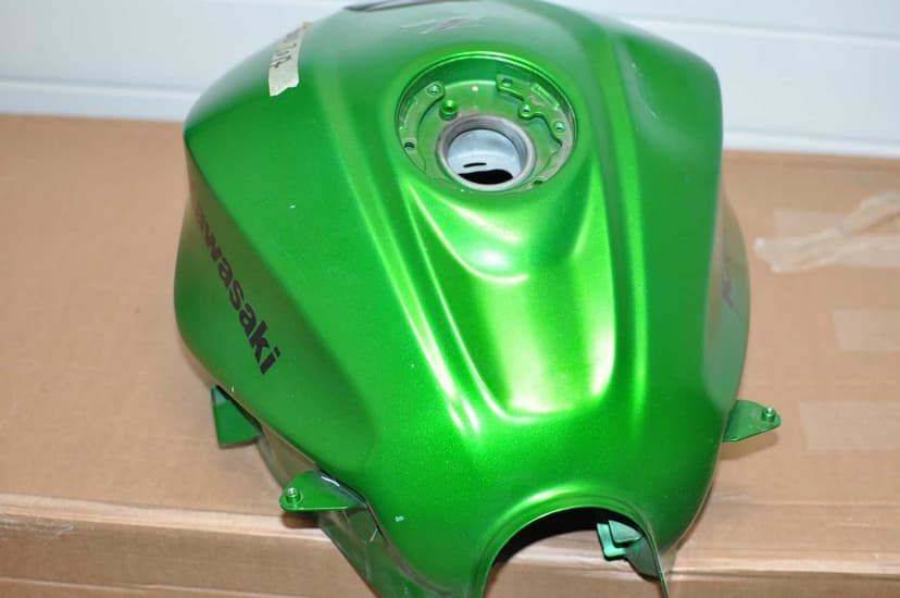Rezervor Kawasaki Z300 /Suzuki GSXR250 17