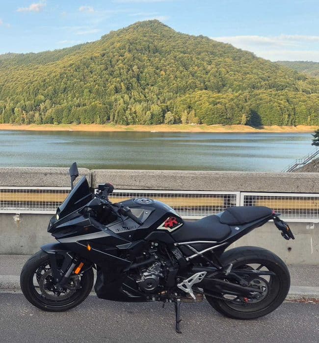 Motocicletă suzuki gsx 8R în garanție până în 2028