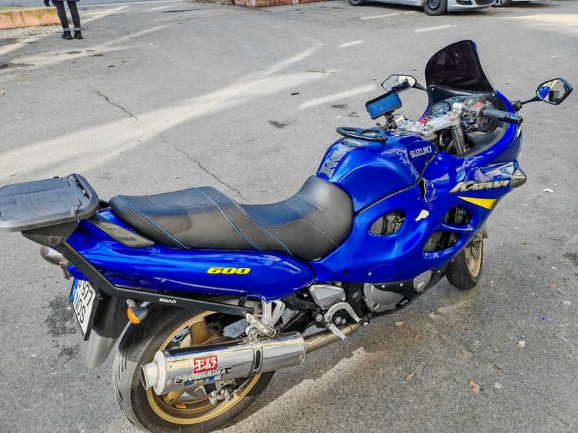 Suzuki GSX600F Katana 2004 cu topcase Shad SH44 si backrest