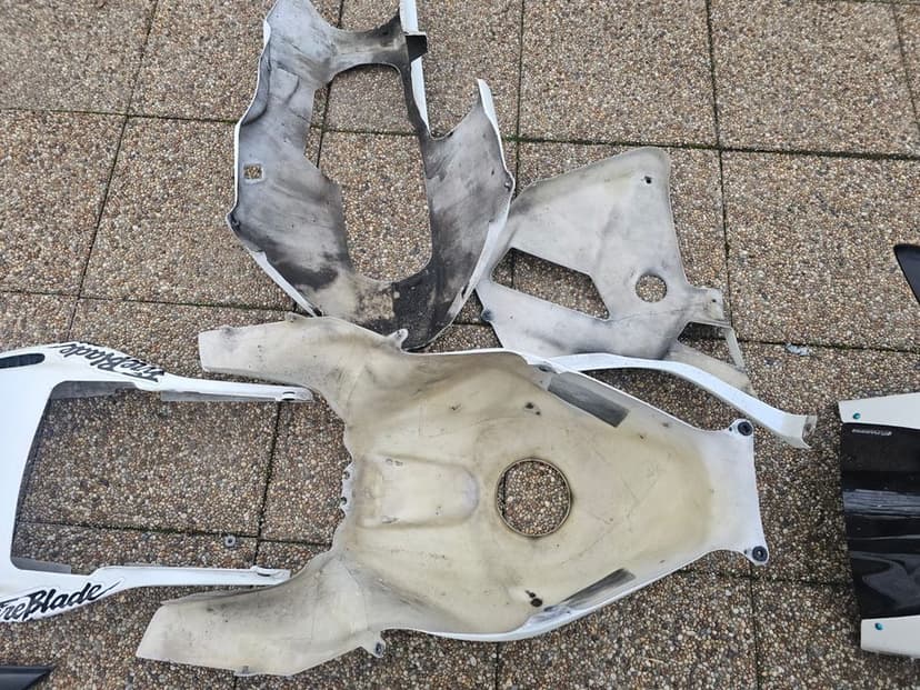 Vând carene Honda cbr600rr