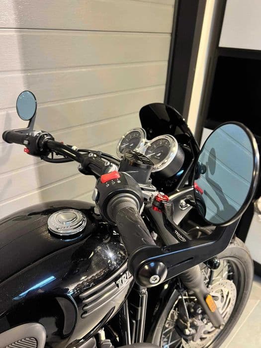 Motocicleta Triumph Bonneville T120 Black Custom Second 2020