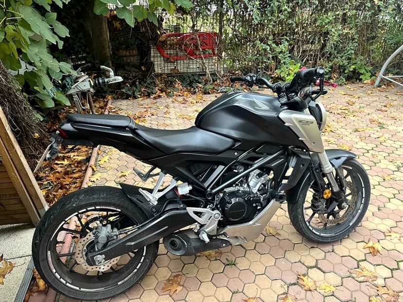 Motocicleta Honda CB125R(A1)