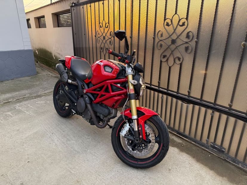 Ducati monster 696/An 2011 noiembrie/Km:29100/Adusa recent