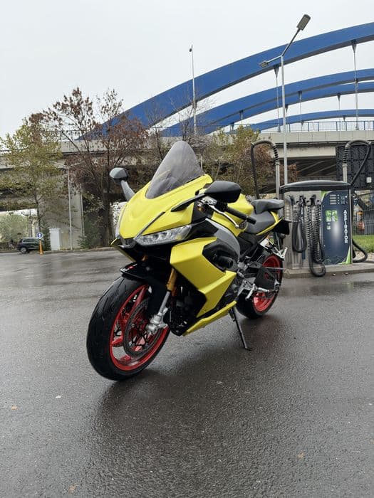Aprilia RS660 2023 – Full Akrapovic, întreținută la reprezentanță