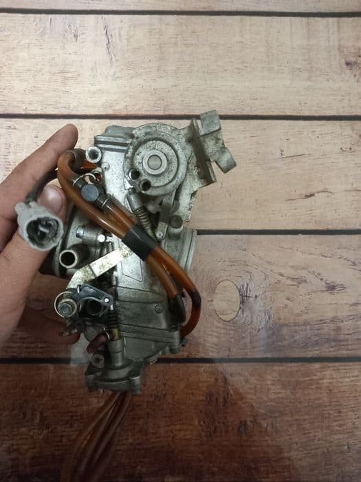 Vând carburator de  ktm 400 4t 2004