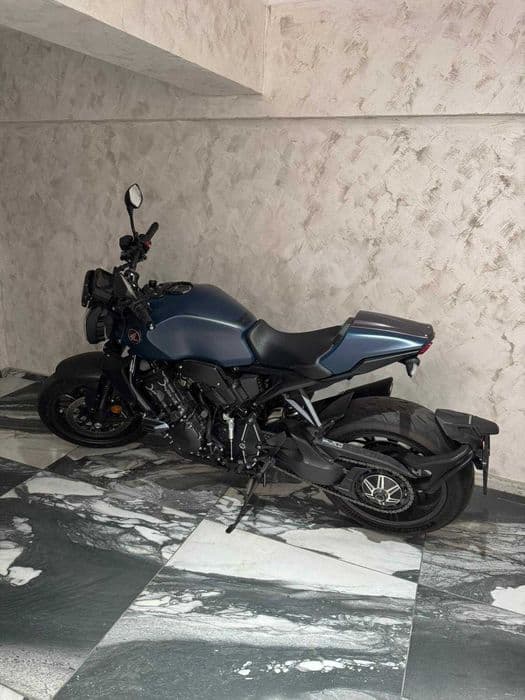 Honda CB1000R Black Edition Fop