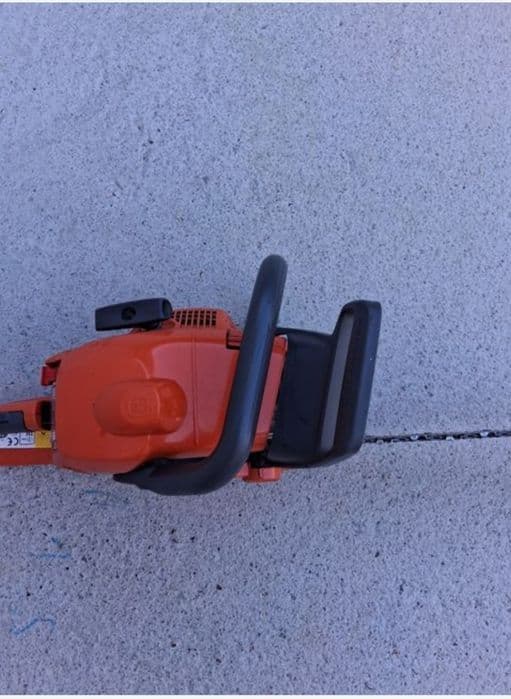 Vând Sau Schimb Drujbă Husqvarna 435 X-Torq.