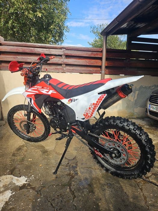 Vând cross honda crf 230f