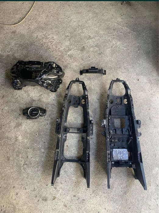 Dezmembrez yamaha r6 r11-rj15