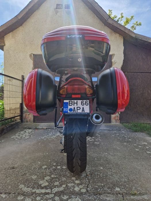 Vând Honda VFR800FI