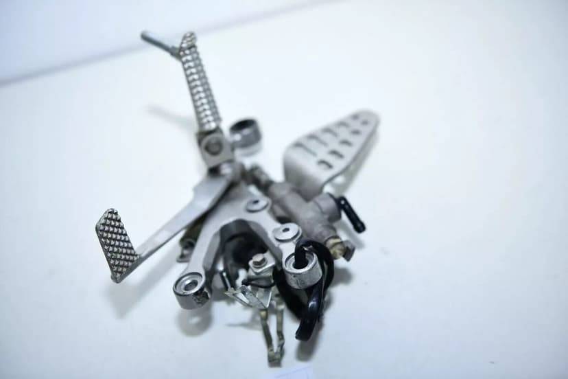 Yamaha YZF R6 2CO 2006-2007 Suport de picior cilindru spate