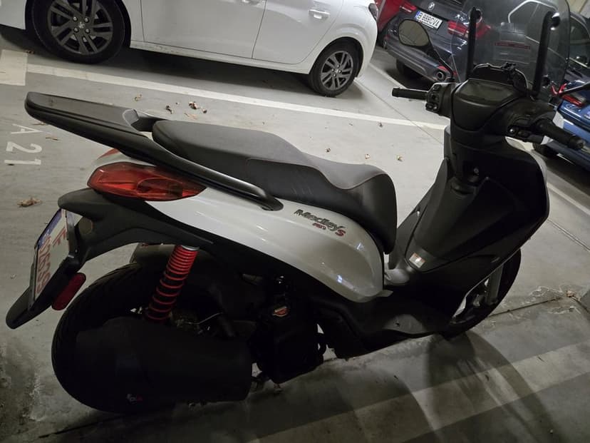 Scuter Piaggio Medley 125 S ABS – MY2024 – 350 km - Alb Luna