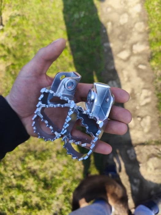 Vând scărițe pentru cross