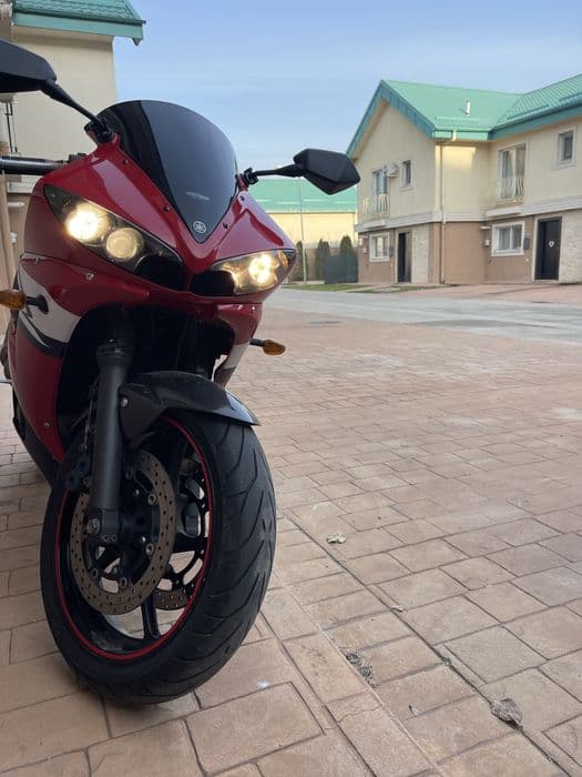 Yamaha r6 2005 culoare rosie impecabila