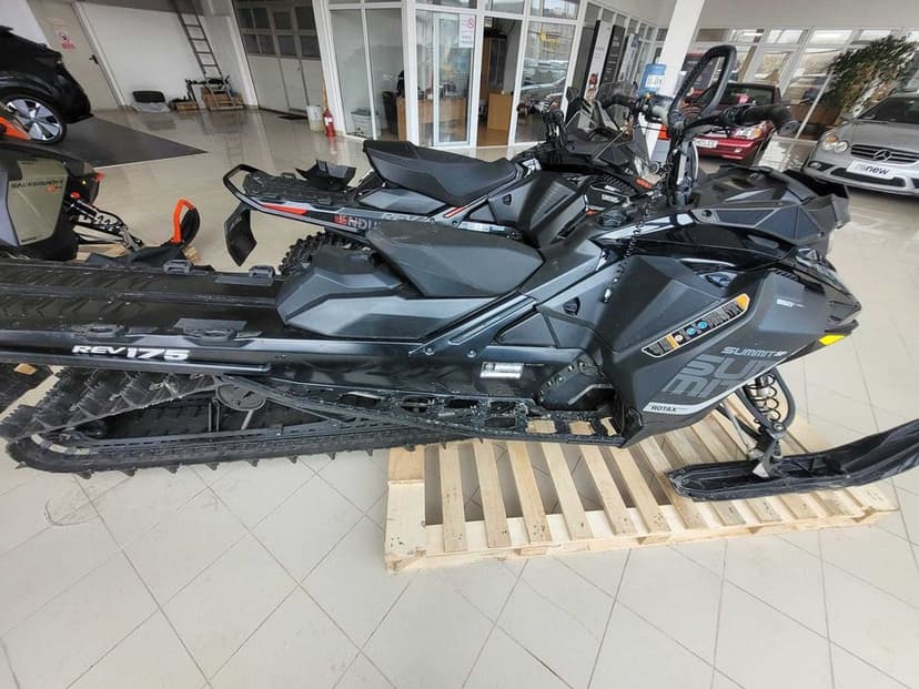 Snowmobil Rotax 850 2018