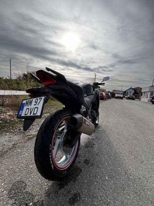 Vand motocicleta HONDA CBR250R