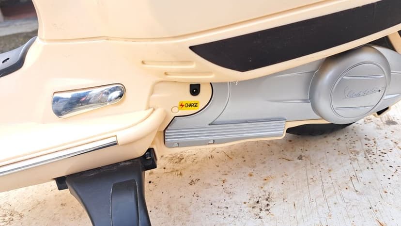 Vând motoreta vespa electrica