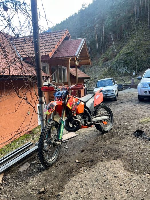 Vând KTM 250 SX.