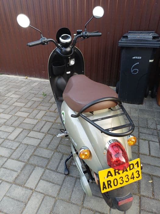 Vând scuter nou(200 km)Volta , 2000 w, fără permis . Autonomie 60 k