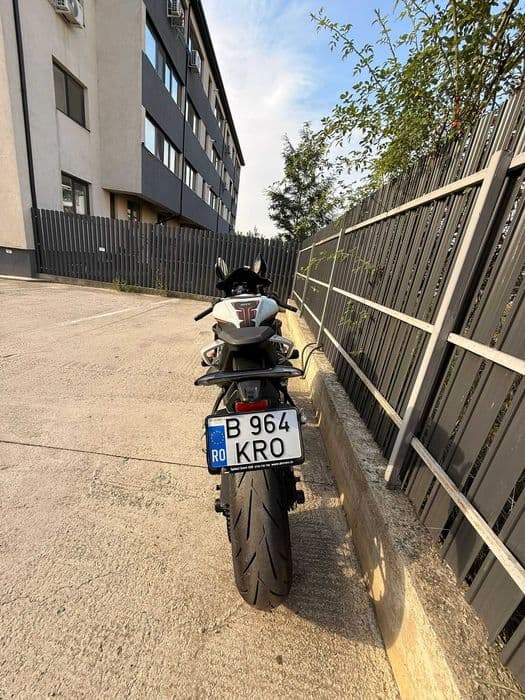 CF MOTO 675 SR-R 2025