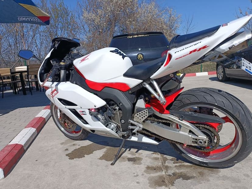 CBR 1000RR se vinde
