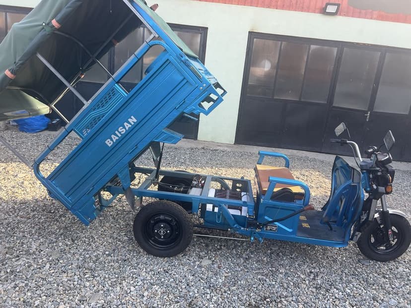 Vand triciclu electric 1,8 KW, 60V - autonomie 40 km- aptoape nou.
