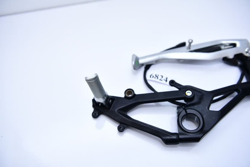 Scarita stanga cu suport  , schimbator de viteze si cric lateral