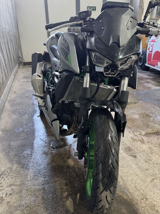 Kawasaki Z500 an 2025 Avariat